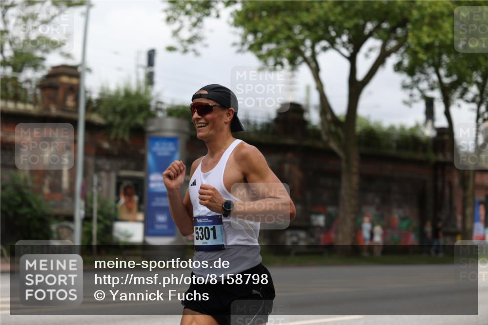 29.06.2025 - hella hamburg halbmarathon Yannick Fuchs http://msf.ph/oto/8158798 29.06.2025 10:19:19 20KM 2459, 5301, 6816, 7331, 7963, 9269, 10234, 10780, 11194, 12360, 13440, 14753, 17614, 18569, 19041 meine-sportfotos.de