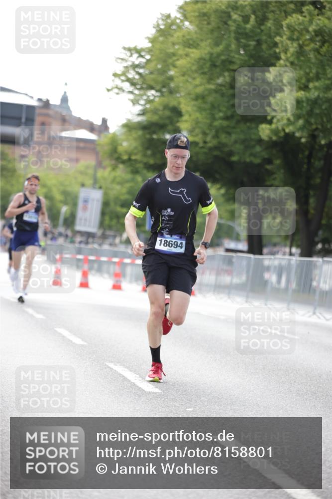 29.06.2025 - hella hamburg halbmarathon Jannik Wohlers http://msf.ph/oto/8158801 29.06.2025 09:38:55 Lombardsbrücke 4524, 14188, 16529, 18694, 19072 meine-sportfotos.de