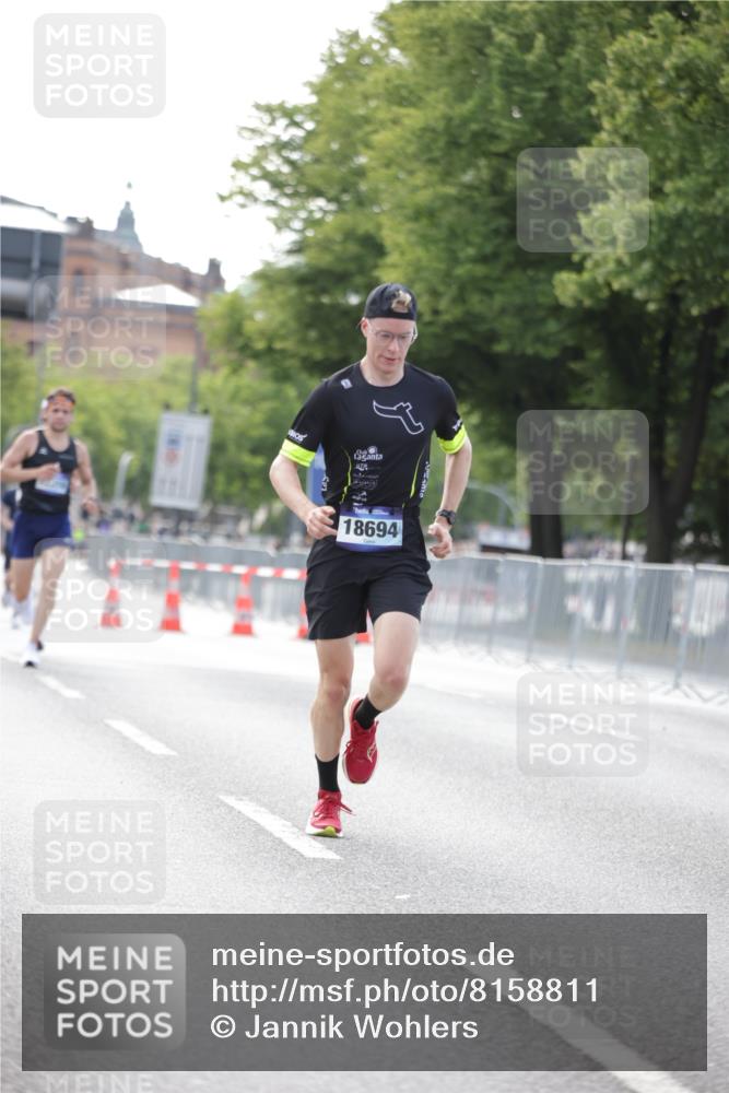 29.06.2025 - hella hamburg halbmarathon Jannik Wohlers http://msf.ph/oto/8158811 29.06.2025 09:38:55 Lombardsbrücke 4524, 14188, 16529, 18694, 19072 meine-sportfotos.de