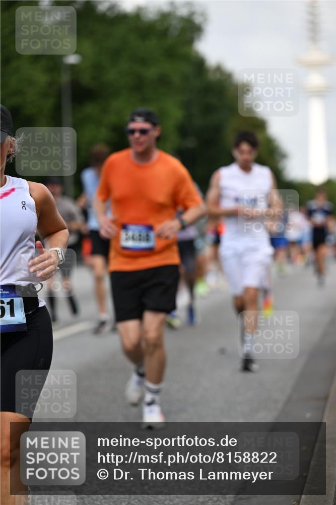 29.06.2025 - hella hamburg halbmarathon Dr. Thomas Lammeyer http://msf.ph/oto/8158822 29.06.2025 10:08:25 Kennedybrücke 1032, 1161, 1355, 1367, 1377, 1674, 2979, 3413, 3488, 4488, 4904, 4951, 5354, 5363, 5365, 5976, 6706, 6709, 7485, 9526, 10756, 10962 meine-sportfotos.de