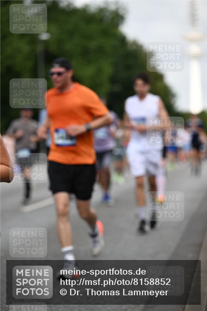 29.06.2025 - hella hamburg halbmarathon Dr. Thomas Lammeyer http://msf.ph/oto/8158852 29.06.2025 10:08:25 Kennedybrücke 1032, 1161, 1355, 1367, 1377, 1674, 2979, 3413, 3488, 4488, 4904, 4951, 5354, 5363, 5365, 5976, 6706, 6709, 7485, 9526, 10756, 10962 meine-sportfotos.de