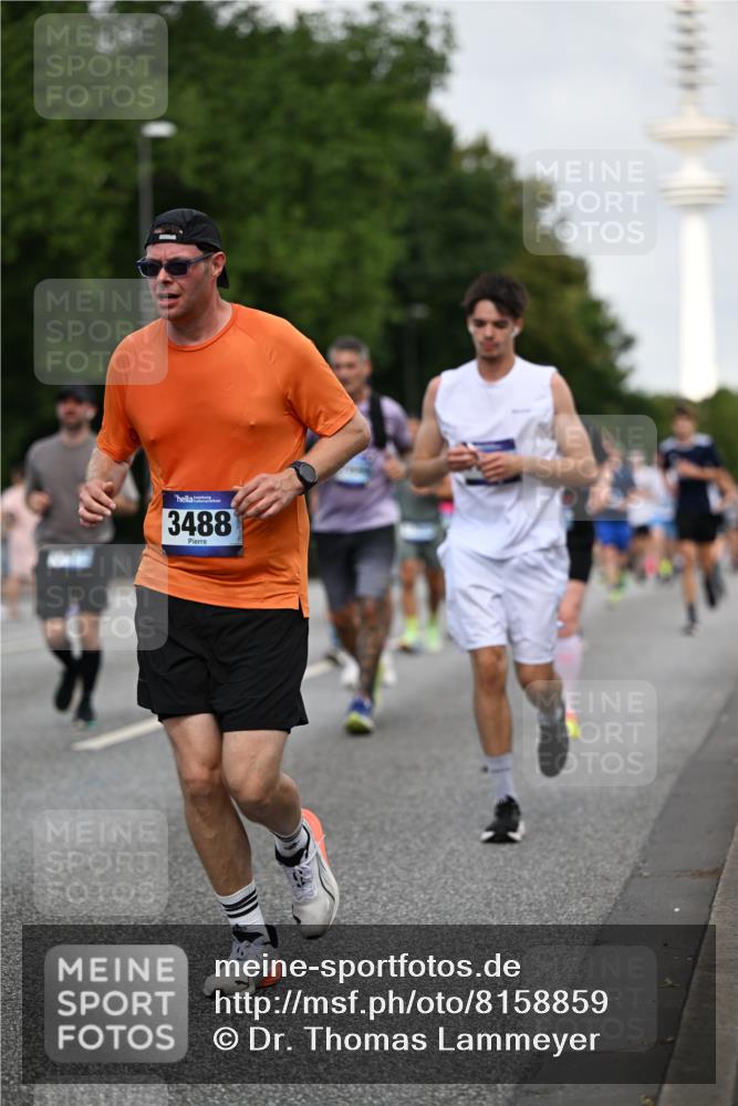 29.06.2025 - hella hamburg halbmarathon Dr. Thomas Lammeyer http://msf.ph/oto/8158859 29.06.2025 10:08:25 Kennedybrücke 1032, 1161, 1355, 1367, 1377, 1674, 2979, 3413, 3488, 4488, 4904, 4951, 5354, 5363, 5365, 5976, 6706, 6709, 7485, 9526, 10756, 10962 meine-sportfotos.de