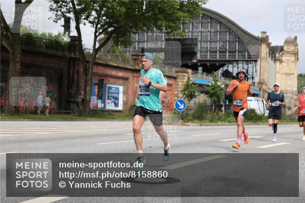 29.06.2025 - hella hamburg halbmarathon Yannick Fuchs http://msf.ph/oto/8158860 29.06.2025 10:19:21 20KM 2459, 5301, 6816, 7331, 7963, 9269, 10234, 10780, 11194, 12360, 13440, 14753, 17614, 18569, 19041 meine-sportfotos.de