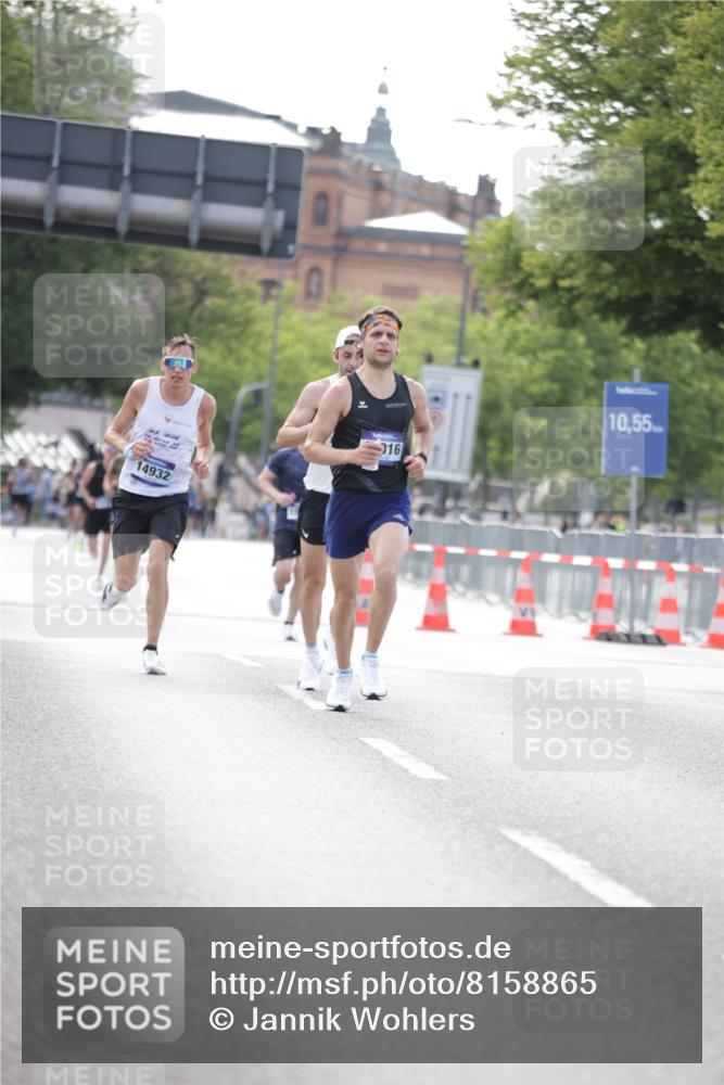 29.06.2025 - hella hamburg halbmarathon Jannik Wohlers http://msf.ph/oto/8158865 29.06.2025 09:38:56 Lombardsbrücke 4524, 14188, 16529, 18694, 19072 meine-sportfotos.de