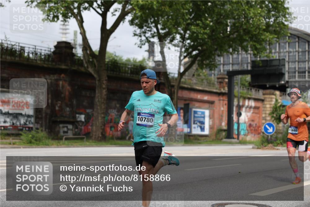 29.06.2025 - hella hamburg halbmarathon Yannick Fuchs http://msf.ph/oto/8158866 29.06.2025 10:19:21 20KM 2459, 5301, 6816, 7331, 7963, 9269, 10234, 10780, 11194, 12360, 13440, 14753, 17614, 18569, 19041 meine-sportfotos.de
