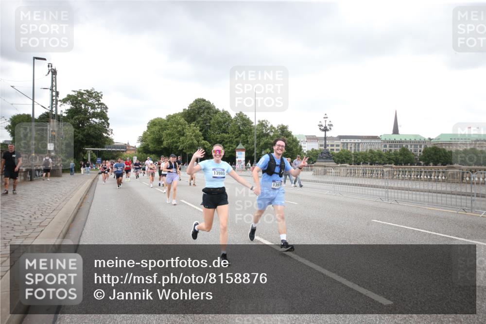 29.06.2025 - hella hamburg halbmarathon Jannik Wohlers http://msf.ph/oto/8158876 29.06.2025 10:54:36 Lombardsbrücke 2452, 2566, 3002, 3274, 4191, 4192, 5392, 5500, 5727, 6395, 6396, 6839, 6944, 7238, 8186, 9596, 10109, 10686, 11226, 11737, 11788, 11908, 12147, 12148, 12240, 13283, 13548, 13944, 13945, 13979, 13980, 14515, 14651, 14752, 16057, 16432, 16433, 16637, 16664, 16665, 17090, 18372 meine-sportfotos.de