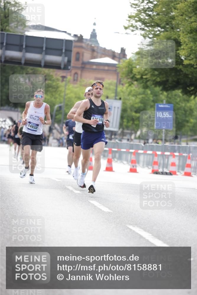 29.06.2025 - hella hamburg halbmarathon Jannik Wohlers http://msf.ph/oto/8158881 29.06.2025 09:38:57 Lombardsbrücke 4524, 13016, 14188, 16548, 18694, 19072 meine-sportfotos.de