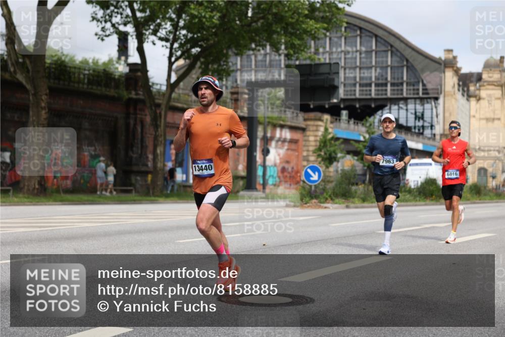 29.06.2025 - hella hamburg halbmarathon Yannick Fuchs http://msf.ph/oto/8158885 29.06.2025 10:19:22 20KM 2459, 5301, 6816, 7331, 7963, 9269, 10234, 10780, 11194, 12360, 13440, 14753, 17614, 18569, 19041 meine-sportfotos.de