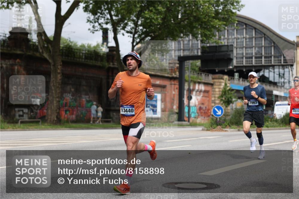 29.06.2025 - hella hamburg halbmarathon Yannick Fuchs http://msf.ph/oto/8158898 29.06.2025 10:19:22 20KM 2459, 5301, 6816, 7331, 7963, 9269, 10234, 10780, 11194, 12360, 13440, 14753, 17614, 18569, 19041 meine-sportfotos.de