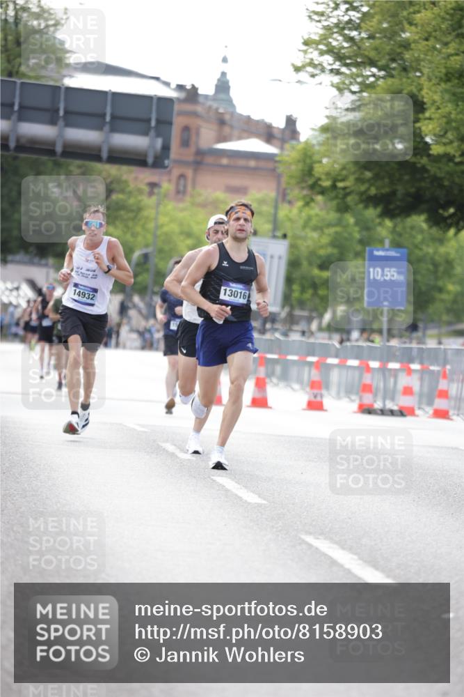 29.06.2025 - hella hamburg halbmarathon Jannik Wohlers http://msf.ph/oto/8158903 29.06.2025 09:38:57 Lombardsbrücke 4524, 13016, 14188, 16548, 18694, 19072 meine-sportfotos.de
