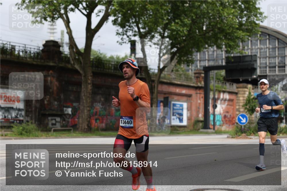 29.06.2025 - hella hamburg halbmarathon Yannick Fuchs http://msf.ph/oto/8158914 29.06.2025 10:19:23 20KM 2459, 6816, 7331, 7963, 9269, 10234, 10780, 11194, 11678, 12360, 13440, 14753, 17614, 18569, 19041 meine-sportfotos.de