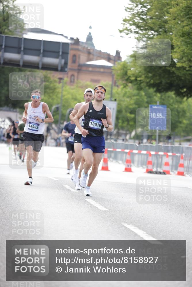 29.06.2025 - hella hamburg halbmarathon Jannik Wohlers http://msf.ph/oto/8158927 29.06.2025 09:38:57 Lombardsbrücke 4524, 13016, 14188, 16548, 18694, 19072 meine-sportfotos.de