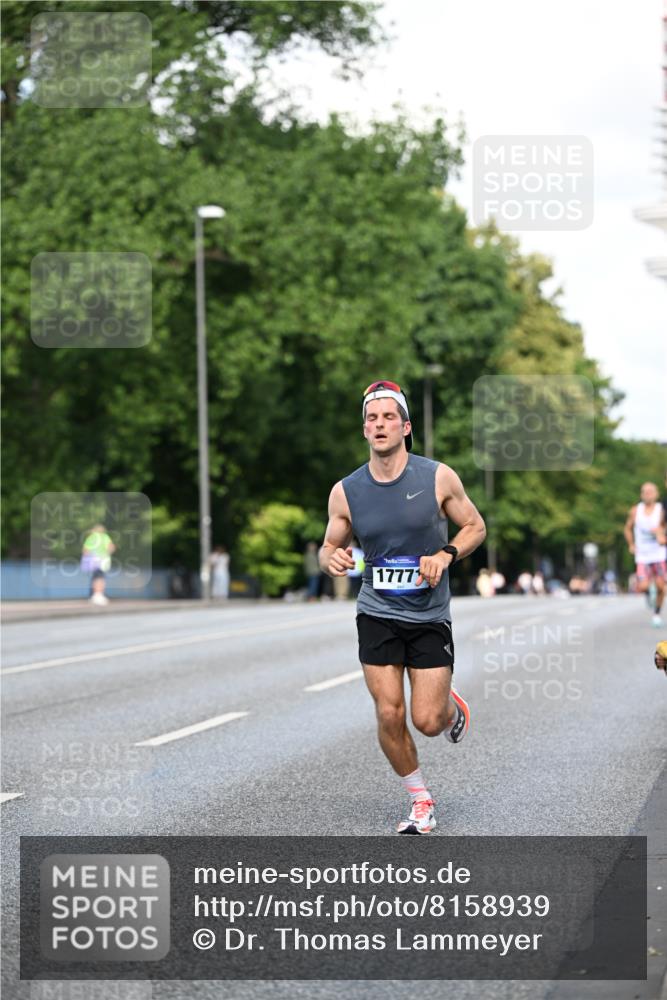 29.06.2025 - hella hamburg halbmarathon Dr. Thomas Lammeyer http://msf.ph/oto/8158939 29.06.2025 09:43:52 Kennedybrücke 5253, 6816, 9475 meine-sportfotos.de