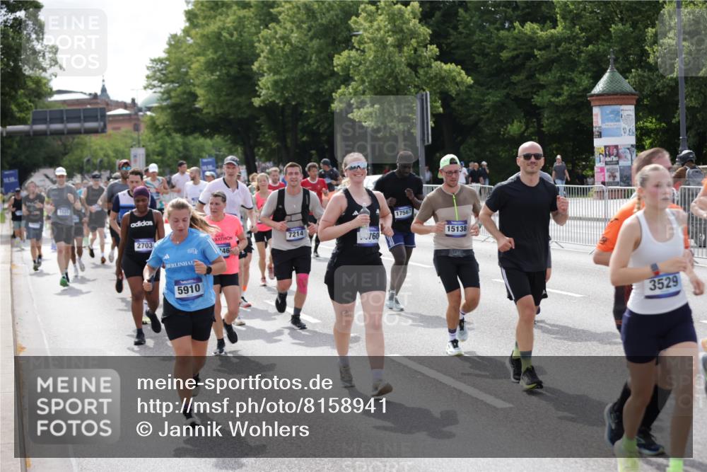 29.06.2025 - hella hamburg halbmarathon Jannik Wohlers http://msf.ph/oto/8158941 29.06.2025 10:18:15 Lombardsbrücke 1234, 1521, 1820, 2703, 2781, 2821, 3202, 3529, 3591, 3592, 4123, 4383, 4802, 5049, 5834, 5910, 6332, 6533, 7121, 7160, 7214, 7454, 8341, 8665, 9276, 9505, 9586, 9658, 9748, 10172, 10502, 10687, 10856, 11020, 12239, 12347, 12541, 12548, 12552, 12703, 12847, 12890, 13193, 14023, 14247, 14294, 14332, 14532, 14627, 14760, 14967, 15138, 15208, 15402, 15436, 15749, 15881, 16196, 16209, 16451, 17027, 17048, 17052, 17567, 18246, 18336, 18456 meine-sportfotos.de