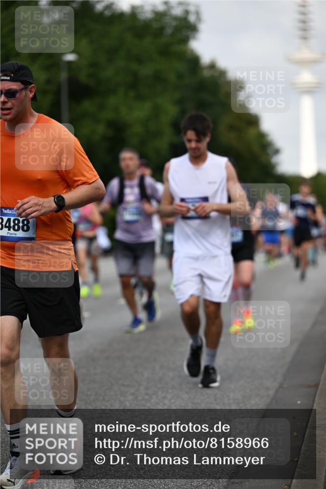 29.06.2025 - hella hamburg halbmarathon Dr. Thomas Lammeyer http://msf.ph/oto/8158966 29.06.2025 10:08:26 Kennedybrücke 1032, 1161, 1355, 1367, 1377, 1674, 2979, 3413, 3488, 4488, 4904, 4951, 5354, 5363, 5365, 5976, 6706, 6709, 7485, 9526, 10213, 10756, 10962 meine-sportfotos.de