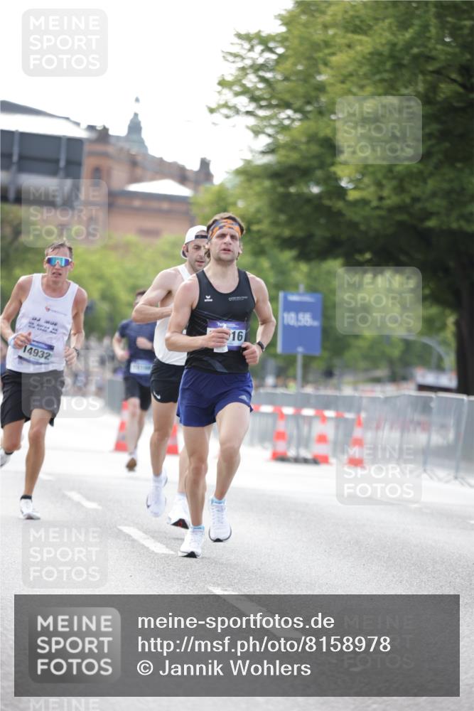 29.06.2025 - hella hamburg halbmarathon Jannik Wohlers http://msf.ph/oto/8158978 29.06.2025 09:38:58 Lombardsbrücke 4524, 13016, 14188, 14932, 16548, 18694, 19072 meine-sportfotos.de