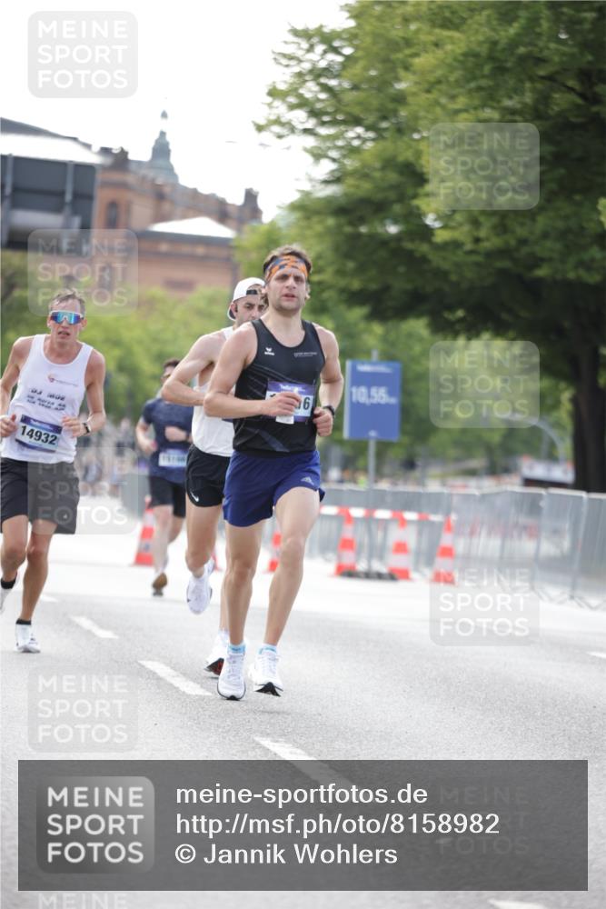 29.06.2025 - hella hamburg halbmarathon Jannik Wohlers http://msf.ph/oto/8158982 29.06.2025 09:38:58 Lombardsbrücke 4524, 13016, 14188, 14932, 16548, 18694, 19072 meine-sportfotos.de