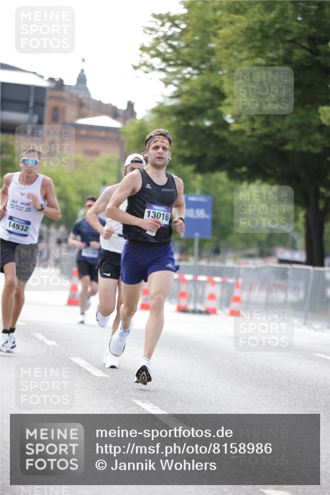 29.06.2025 - hella hamburg halbmarathon Jannik Wohlers http://msf.ph/oto/8158986 29.06.2025 09:38:58 Lombardsbrücke 4524, 13016, 14188, 14932, 16548, 18694, 19072 meine-sportfotos.de