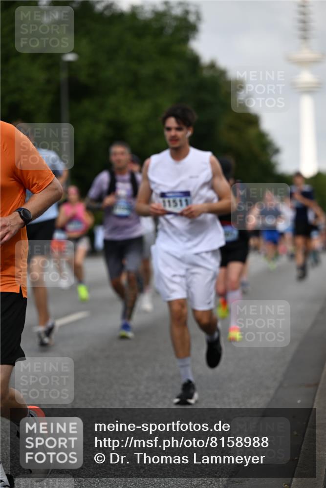 29.06.2025 - hella hamburg halbmarathon Dr. Thomas Lammeyer http://msf.ph/oto/8158988 29.06.2025 10:08:26 Kennedybrücke 1032, 1161, 1355, 1367, 1377, 1674, 2979, 3413, 3488, 4488, 4904, 4951, 5354, 5363, 5365, 5976, 6706, 6709, 7485, 9526, 10213, 10756, 10962 meine-sportfotos.de