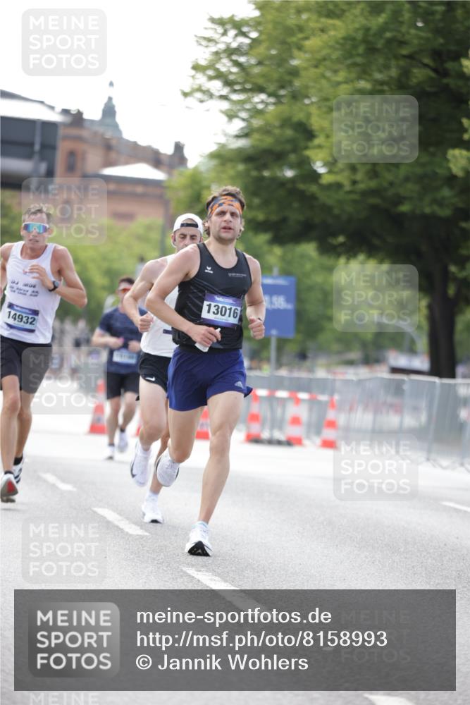 29.06.2025 - hella hamburg halbmarathon Jannik Wohlers http://msf.ph/oto/8158993 29.06.2025 09:38:58 Lombardsbrücke 4524, 13016, 14188, 14932, 16548, 18694, 19072 meine-sportfotos.de