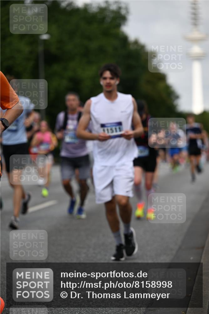 29.06.2025 - hella hamburg halbmarathon Dr. Thomas Lammeyer http://msf.ph/oto/8158998 29.06.2025 10:08:26 Kennedybrücke 1032, 1161, 1355, 1367, 1377, 1674, 2979, 3413, 3488, 4488, 4904, 4951, 5354, 5363, 5365, 5976, 6706, 6709, 7485, 9526, 10213, 10756, 10962 meine-sportfotos.de