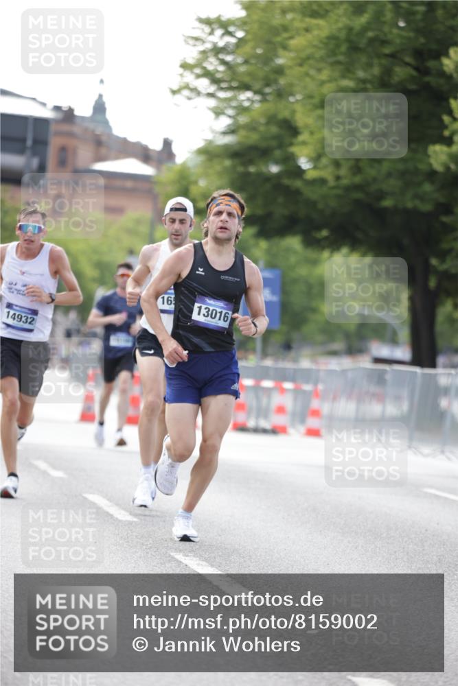 29.06.2025 - hella hamburg halbmarathon Jannik Wohlers http://msf.ph/oto/8159002 29.06.2025 09:38:58 Lombardsbrücke 4524, 13016, 14188, 14932, 16548, 18694, 19072 meine-sportfotos.de