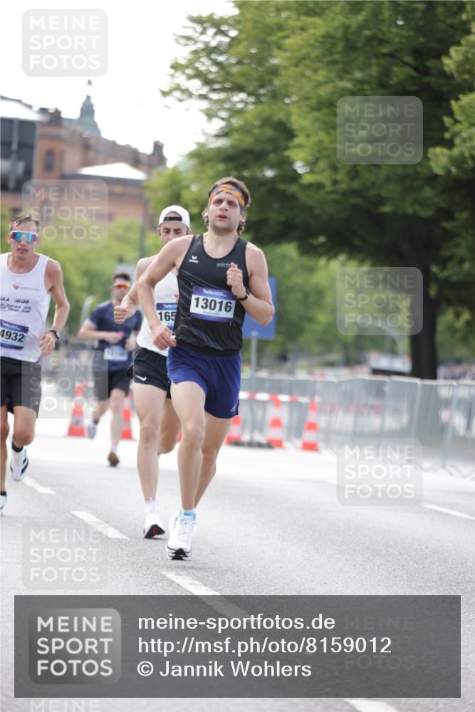 29.06.2025 - hella hamburg halbmarathon Jannik Wohlers http://msf.ph/oto/8159012 29.06.2025 09:38:58 Lombardsbrücke 4524, 13016, 14188, 14932, 16548, 18694, 19072 meine-sportfotos.de