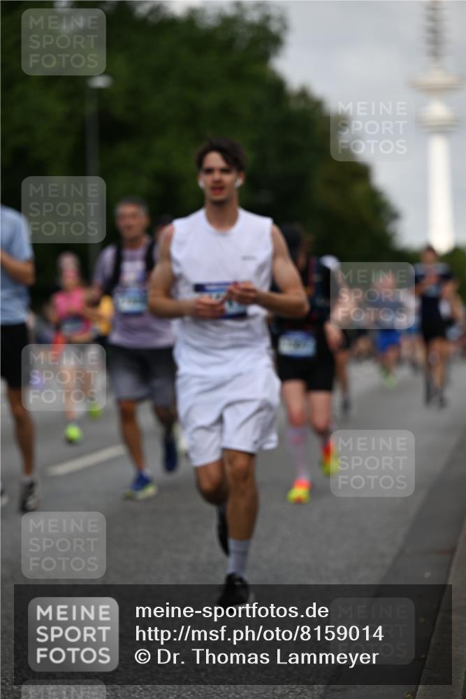 29.06.2025 - hella hamburg halbmarathon Dr. Thomas Lammeyer http://msf.ph/oto/8159014 29.06.2025 10:08:26 Kennedybrücke 1032, 1161, 1355, 1367, 1377, 1674, 2979, 3413, 3488, 4488, 4904, 4951, 5354, 5363, 5365, 5976, 6706, 6709, 7485, 9526, 10213, 10756, 10962 meine-sportfotos.de