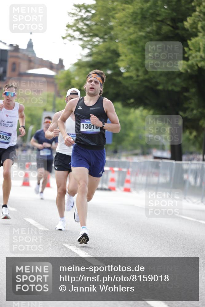 29.06.2025 - hella hamburg halbmarathon Jannik Wohlers http://msf.ph/oto/8159018 29.06.2025 09:38:58 Lombardsbrücke 4524, 13016, 14188, 14932, 16548, 18694, 19072 meine-sportfotos.de