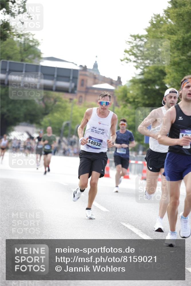 29.06.2025 - hella hamburg halbmarathon Jannik Wohlers http://msf.ph/oto/8159021 29.06.2025 09:38:59 Lombardsbrücke 4524, 6699, 13016, 14188, 14932, 16548, 18694, 19072 meine-sportfotos.de