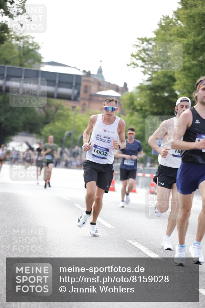 29.06.2025 - hella hamburg halbmarathon Jannik Wohlers http://msf.ph/oto/8159028 29.06.2025 09:38:59 Lombardsbrücke 4524, 6699, 13016, 14188, 14932, 16548, 18694, 19072 meine-sportfotos.de