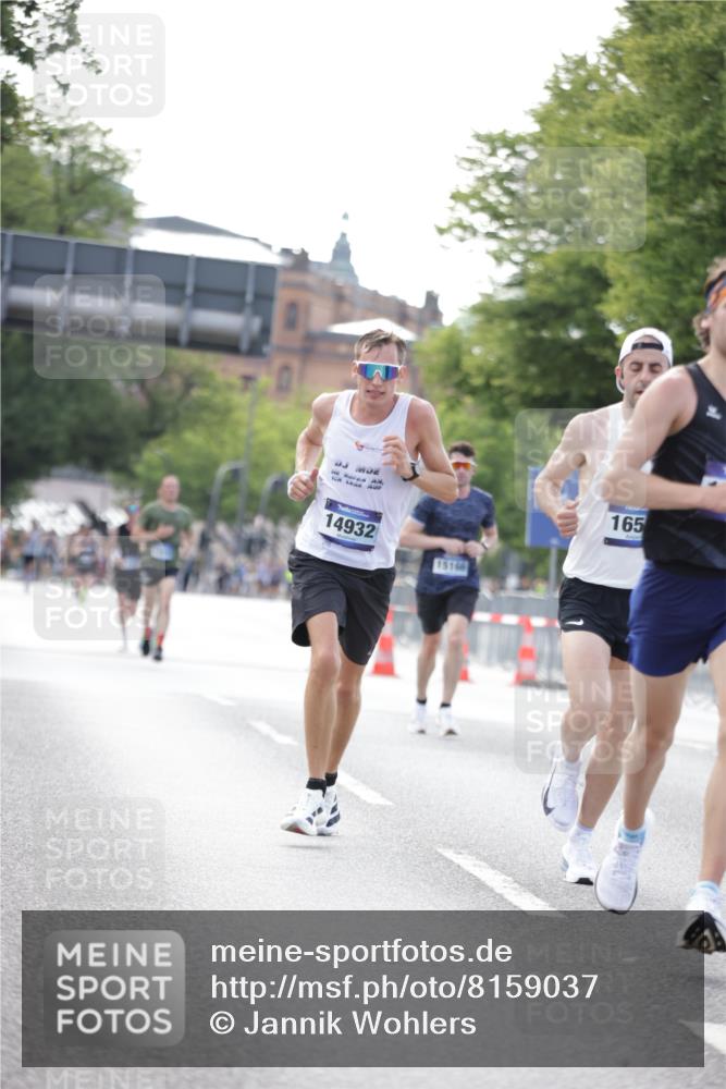 29.06.2025 - hella hamburg halbmarathon Jannik Wohlers http://msf.ph/oto/8159037 29.06.2025 09:38:59 Lombardsbrücke 4524, 6699, 13016, 14188, 14932, 16548, 18694, 19072 meine-sportfotos.de