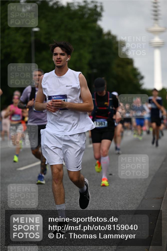 29.06.2025 - hella hamburg halbmarathon Dr. Thomas Lammeyer http://msf.ph/oto/8159040 29.06.2025 10:08:27 Kennedybrücke 1032, 1161, 1355, 1367, 1377, 1674, 2979, 3413, 3488, 4488, 4904, 4951, 5354, 5363, 5365, 5976, 6706, 6709, 7485, 9526, 10213, 10756, 10962 meine-sportfotos.de