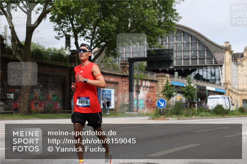 29.06.2025 - hella hamburg halbmarathon Yannick Fuchs http://msf.ph/oto/8159045 29.06.2025 10:19:25 20KM 2459, 6816, 7331, 7963, 9269, 10234, 10780, 11194, 11678, 12360, 13440, 14753, 17614, 18569, 19041 meine-sportfotos.de