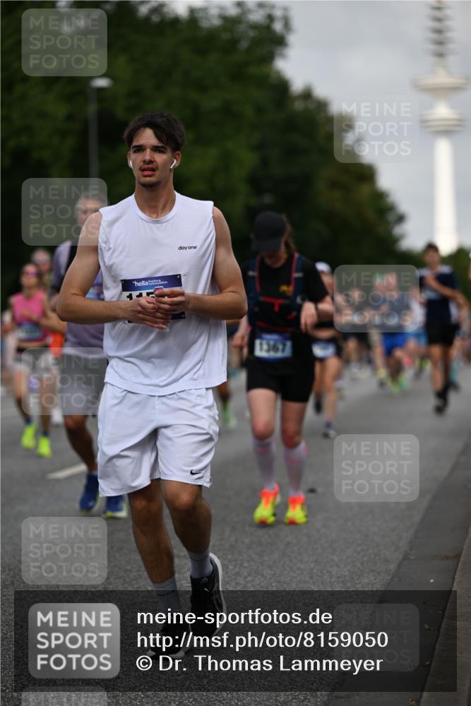 29.06.2025 - hella hamburg halbmarathon Dr. Thomas Lammeyer http://msf.ph/oto/8159050 29.06.2025 10:08:27 Kennedybrücke 1032, 1161, 1355, 1367, 1377, 1674, 2979, 3413, 3488, 4488, 4904, 4951, 5354, 5363, 5365, 5976, 6706, 6709, 7485, 9526, 10213, 10756, 10962 meine-sportfotos.de