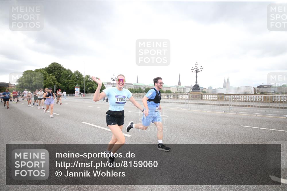 29.06.2025 - hella hamburg halbmarathon Jannik Wohlers http://msf.ph/oto/8159060 29.06.2025 10:54:37 Lombardsbrücke 1013, 2090, 2452, 3002, 3274, 4191, 4192, 5392, 5727, 6395, 6396, 6839, 6944, 7238, 9596, 10109, 10686, 11737, 11788, 11908, 12147, 12148, 12240, 13548, 13944, 13945, 13979, 13980, 14515, 14651, 14752, 15782, 16057, 16432, 16433, 16637, 16664, 16665, 17090, 18372 meine-sportfotos.de
