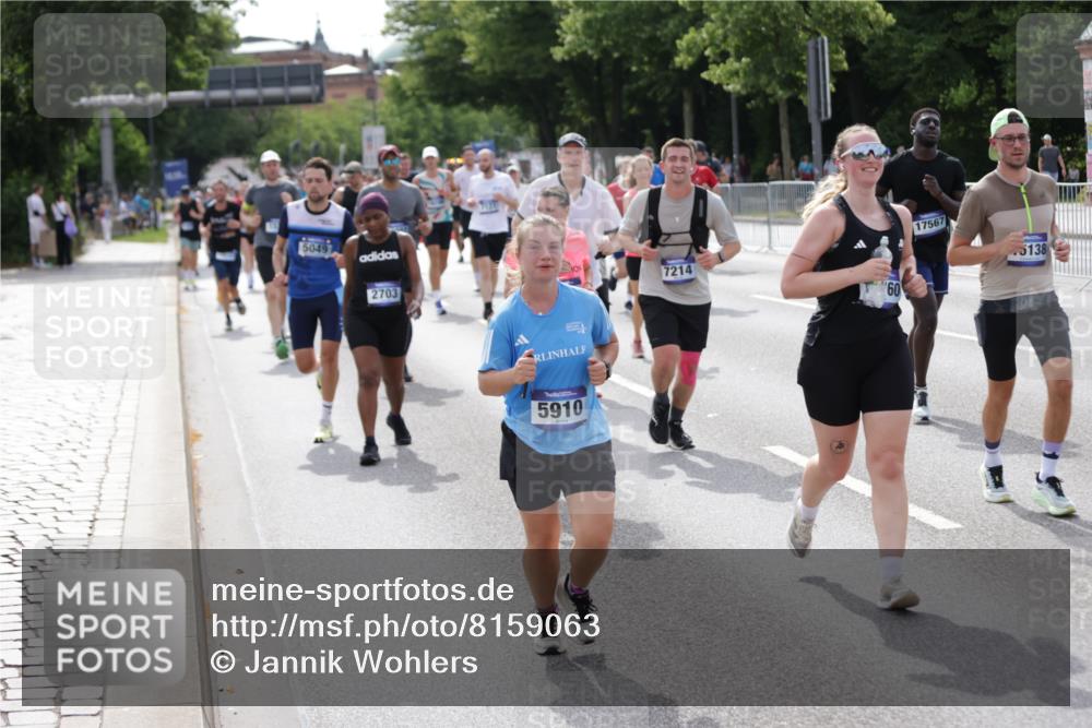 29.06.2025 - hella hamburg halbmarathon Jannik Wohlers http://msf.ph/oto/8159063 29.06.2025 10:18:16 Lombardsbrücke 1234, 1521, 1820, 2703, 2781, 2821, 3202, 3529, 3591, 3592, 4123, 4383, 4802, 5049, 5264, 5834, 5910, 6533, 7121, 7160, 7214, 7454, 8341, 8665, 9276, 9505, 9586, 9658, 9748, 10172, 10502, 10687, 10856, 11020, 12239, 12347, 12541, 12548, 12552, 12703, 12847, 12890, 13193, 14023, 14247, 14294, 14332, 14532, 14627, 14760, 14967, 15138, 15208, 15402, 15436, 15749, 15881, 16196, 16209, 16451, 17027, 17048, 17052, 17567, 18246, 18336, 18456 meine-sportfotos.de
