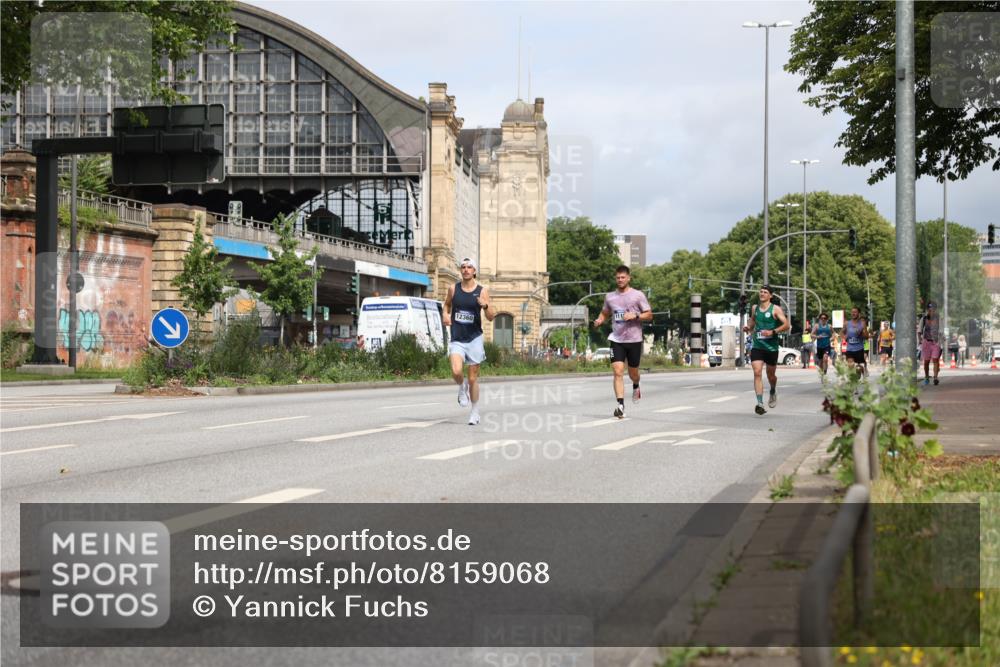 29.06.2025 - hella hamburg halbmarathon Yannick Fuchs http://msf.ph/oto/8159068 29.06.2025 10:19:26 20KM 2459, 6816, 7331, 7855, 7963, 9269, 10234, 11194, 11678, 12360, 13440, 14753, 17614, 18569, 19041 meine-sportfotos.de