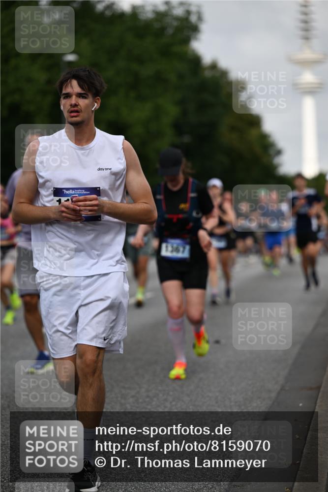29.06.2025 - hella hamburg halbmarathon Dr. Thomas Lammeyer http://msf.ph/oto/8159070 29.06.2025 10:08:27 Kennedybrücke 1032, 1161, 1355, 1367, 1377, 1674, 2979, 3413, 3488, 4488, 4904, 4951, 5354, 5363, 5365, 5976, 6706, 6709, 7485, 9526, 10213, 10756, 10962 meine-sportfotos.de