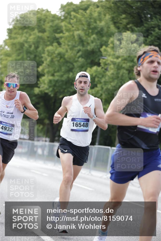 29.06.2025 - hella hamburg halbmarathon Jannik Wohlers http://msf.ph/oto/8159074 29.06.2025 09:39:01 Lombardsbrücke 4524, 6699, 13016, 14188, 14932, 15166, 16548, 18694, 19072 meine-sportfotos.de