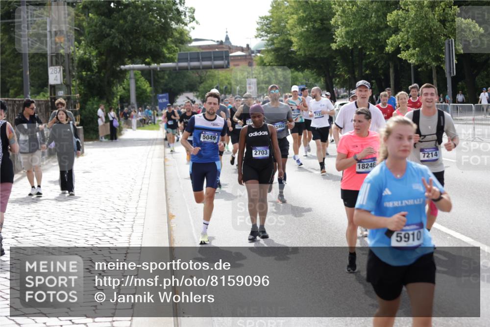 29.06.2025 - hella hamburg halbmarathon Jannik Wohlers http://msf.ph/oto/8159096 29.06.2025 10:18:17 Lombardsbrücke 1234, 1521, 1820, 2703, 2781, 2821, 3202, 3529, 3591, 3592, 4383, 4802, 5049, 5264, 5266, 5834, 5910, 6533, 7051, 7121, 7214, 7454, 8341, 8665, 9276, 9505, 9586, 9658, 9748, 10172, 10502, 10856, 11020, 12239, 12347, 12541, 12548, 12552, 12703, 12847, 12890, 13193, 14023, 14247, 14294, 14332, 14532, 14627, 14760, 14967, 15138, 15208, 15402, 15436, 15749, 15881, 16196, 16451, 17027, 17030, 17048, 17052, 17490, 17567, 18246, 18336, 18456 meine-sportfotos.de