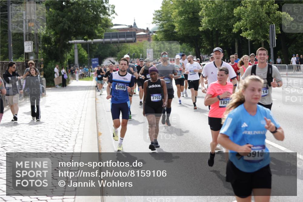 29.06.2025 - hella hamburg halbmarathon Jannik Wohlers http://msf.ph/oto/8159106 29.06.2025 10:18:17 Lombardsbrücke 1234, 1521, 1820, 2703, 2781, 2821, 3202, 3529, 3591, 3592, 4383, 4802, 5049, 5264, 5266, 5834, 5910, 6533, 7051, 7121, 7214, 7454, 8341, 8665, 9276, 9505, 9586, 9658, 9748, 10172, 10502, 10856, 11020, 12239, 12347, 12541, 12548, 12552, 12703, 12847, 12890, 13193, 14023, 14247, 14294, 14332, 14532, 14627, 14760, 14967, 15138, 15208, 15402, 15436, 15749, 15881, 16196, 16451, 17027, 17030, 17048, 17052, 17490, 17567, 18246, 18336, 18456 meine-sportfotos.de