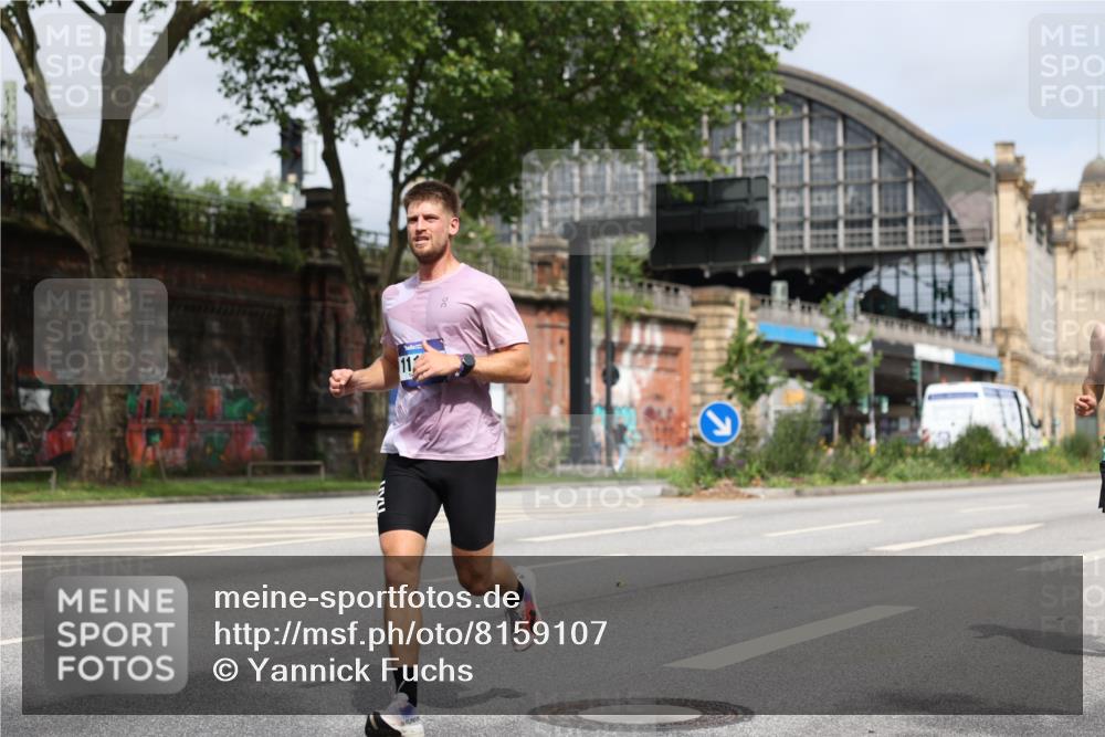 29.06.2025 - hella hamburg halbmarathon Yannick Fuchs http://msf.ph/oto/8159107 29.06.2025 10:19:30 20KM 2459, 6816, 7331, 7855, 9269, 10234, 11194, 11678, 12360, 14753, 17614, 18569, 19041 meine-sportfotos.de