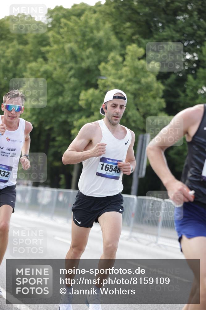 29.06.2025 - hella hamburg halbmarathon Jannik Wohlers http://msf.ph/oto/8159109 29.06.2025 09:39:01 Lombardsbrücke 4524, 6699, 13016, 14188, 14932, 15166, 16548, 18694, 19072 meine-sportfotos.de