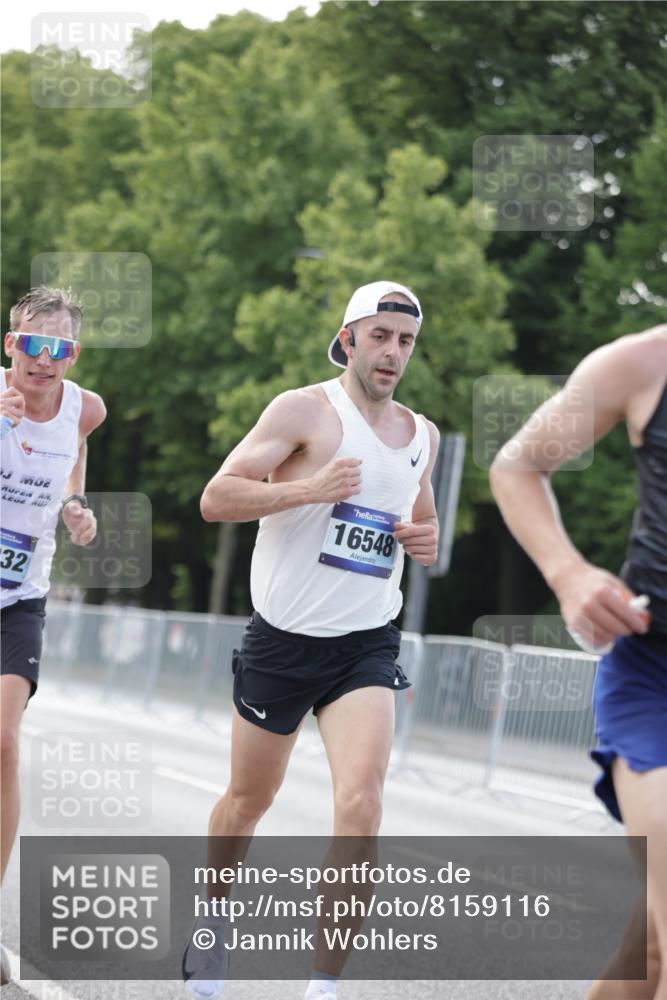29.06.2025 - hella hamburg halbmarathon Jannik Wohlers http://msf.ph/oto/8159116 29.06.2025 09:39:01 Lombardsbrücke 4524, 6699, 13016, 14188, 14932, 15166, 16548, 18694, 19072 meine-sportfotos.de
