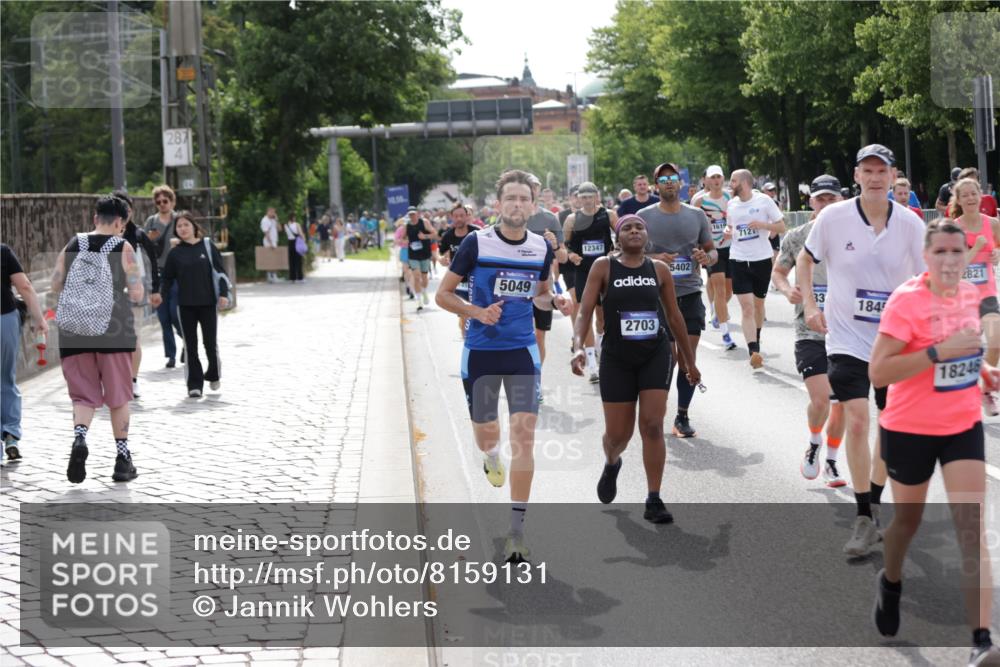29.06.2025 - hella hamburg halbmarathon Jannik Wohlers http://msf.ph/oto/8159131 29.06.2025 10:18:17 Lombardsbrücke 1234, 1521, 1820, 2703, 2781, 2821, 3202, 3529, 3591, 3592, 4383, 4802, 5049, 5264, 5266, 5834, 5910, 6533, 7051, 7121, 7214, 7454, 8341, 8665, 9276, 9505, 9586, 9658, 9748, 10172, 10502, 10856, 11020, 12239, 12347, 12541, 12548, 12552, 12703, 12847, 12890, 13193, 14023, 14247, 14294, 14332, 14532, 14627, 14760, 14967, 15138, 15208, 15402, 15436, 15749, 15881, 16196, 16451, 17027, 17030, 17048, 17052, 17490, 17567, 18246, 18336, 18456 meine-sportfotos.de