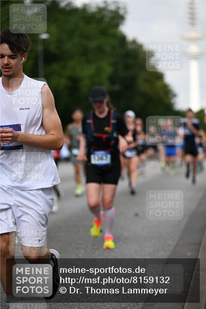 29.06.2025 - hella hamburg halbmarathon Dr. Thomas Lammeyer http://msf.ph/oto/8159132 29.06.2025 10:08:28 Kennedybrücke 1032, 1161, 1355, 1367, 1377, 1674, 2979, 3413, 3488, 4488, 4904, 5354, 5363, 5365, 5976, 6706, 6709, 10213, 10756, 10962 meine-sportfotos.de