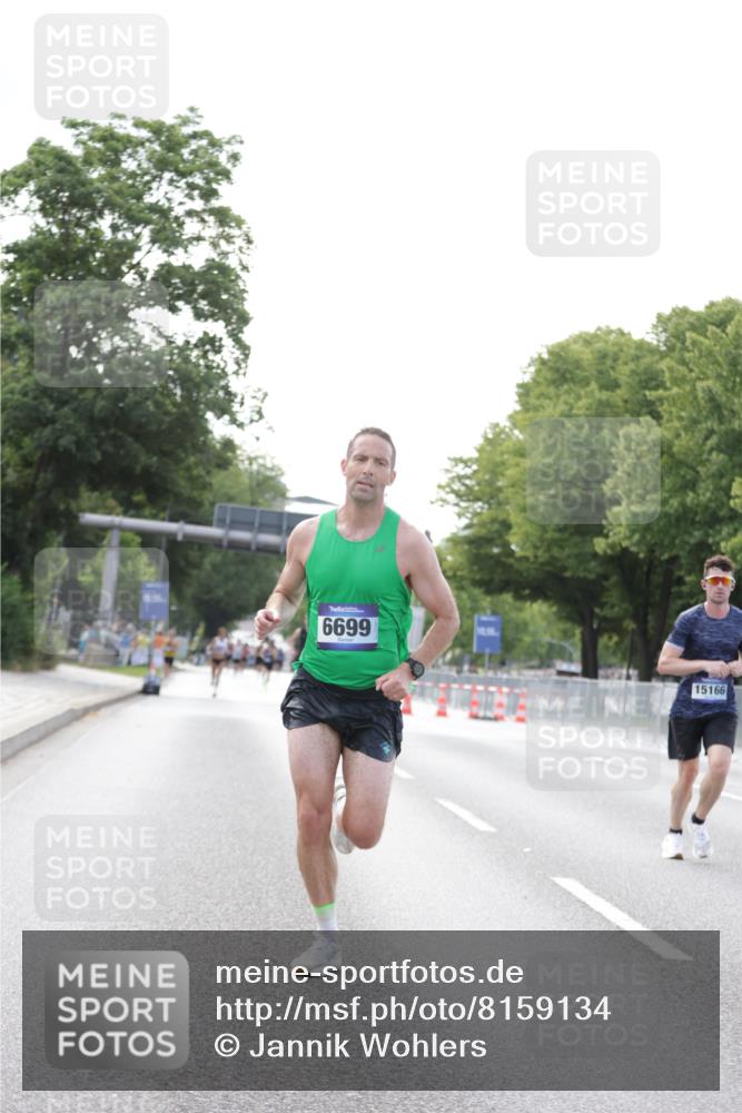 29.06.2025 - hella hamburg halbmarathon Jannik Wohlers http://msf.ph/oto/8159134 29.06.2025 09:39:03 Lombardsbrücke 4524, 6699, 13016, 14188, 14932, 15166, 16548, 18694, 19072 meine-sportfotos.de