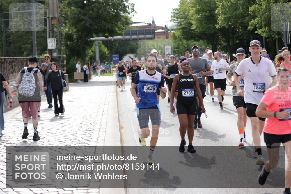 29.06.2025 - hella hamburg halbmarathon Jannik Wohlers http://msf.ph/oto/8159144 29.06.2025 10:18:17 Lombardsbrücke 1234, 1521, 1820, 2703, 2781, 2821, 3202, 3529, 3591, 3592, 4383, 4802, 5049, 5264, 5266, 5834, 5910, 6533, 7051, 7121, 7214, 7454, 8341, 8665, 9276, 9505, 9586, 9658, 9748, 10172, 10502, 10856, 11020, 12239, 12347, 12541, 12548, 12552, 12703, 12847, 12890, 13193, 14023, 14247, 14294, 14332, 14532, 14627, 14760, 14967, 15138, 15208, 15402, 15436, 15749, 15881, 16196, 16451, 17027, 17030, 17048, 17052, 17490, 17567, 18246, 18336, 18456 meine-sportfotos.de