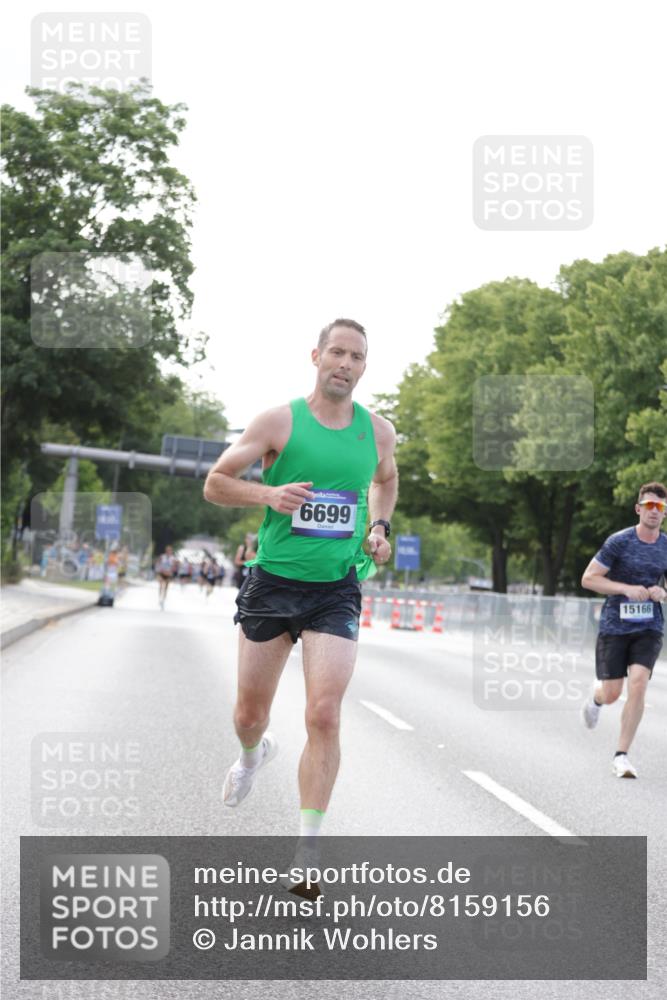 29.06.2025 - hella hamburg halbmarathon Jannik Wohlers http://msf.ph/oto/8159156 29.06.2025 09:39:03 Lombardsbrücke 4524, 6699, 13016, 14188, 14932, 15166, 16548, 18694, 19072 meine-sportfotos.de